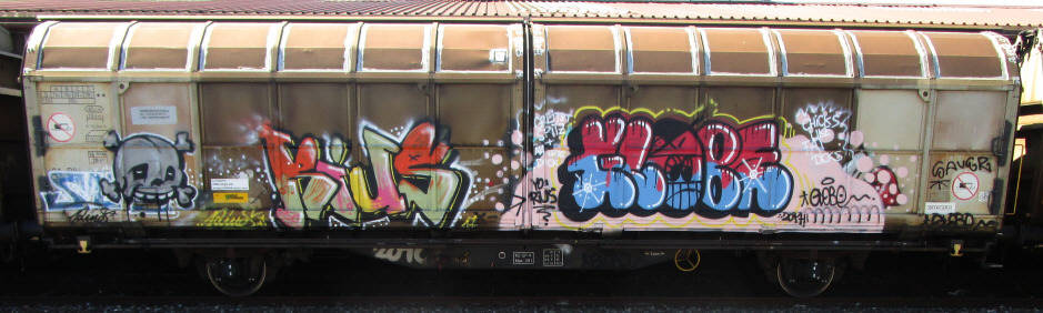 RIUS und GLOBE SBB-güterwagen graffiti zürich