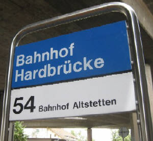 VBZ Züri-Linie. 54er Bus Haltestelle Bahnhof Hardbrücke.