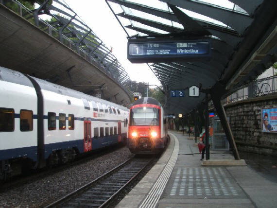 BAHNHOF STADELHOFEN ZÜRICH. S-Bahn Zug
