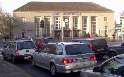 SBB Bahnhof Zürich Wiedikon, von der Schimmelstrasse aus gesehen