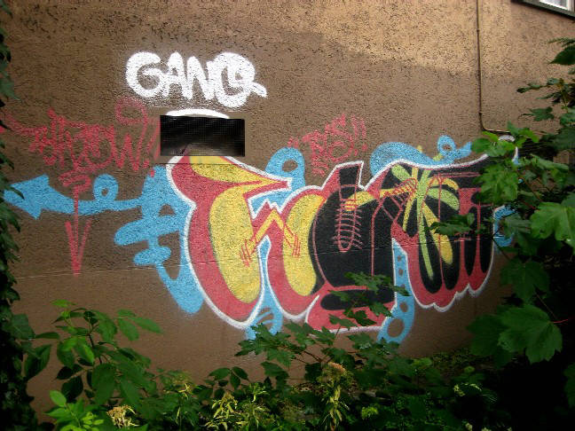 BYS THROW graffiti zürich