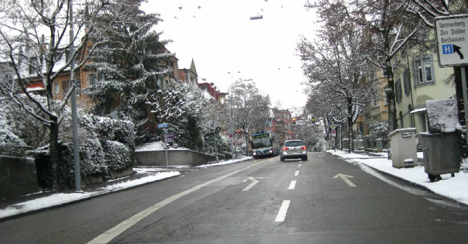 gladbachstrasse zürich im schnee im winter. zürcher quartierfotos fluntern kreis 7