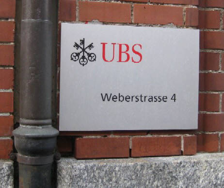 Farbanschlag auf UBS-Gebäude an der Weberstrasse in Zürich in der Nacht auf den 6. Mai 2009