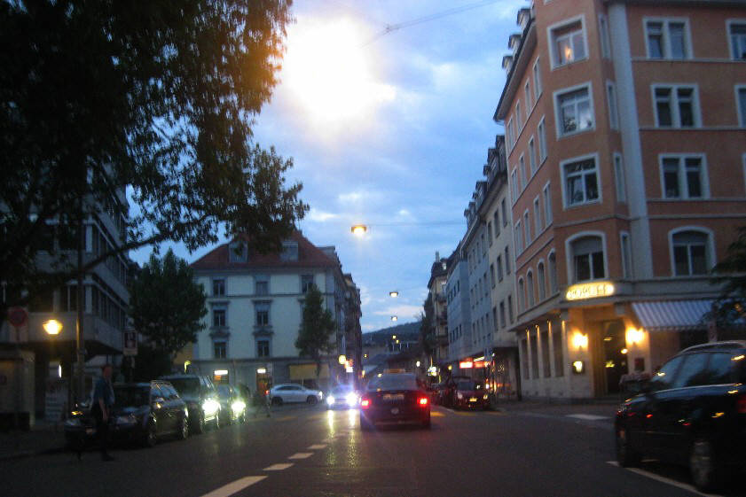 Helvetiaplatz Zürich mit Ankerstrasse bei Nacht