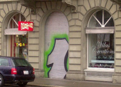 Einzer Graffiti mit Bang-On Boutique Kasernenstrasse Zürich-Aussersihl K4