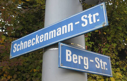Ecke Schneckenmann-Strasse und Bergstrasse Zürich-Fluntern. Strassentafel