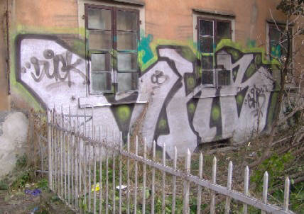 graffiti an der besetzen liegenschaft zeltweg 93 95 beim zeltweg zürich. 2007 squat house zurich switzerlaknd