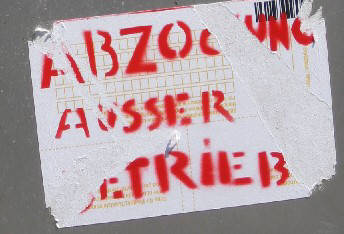 ABZOCKUNG AUSSER BETRIEB. ausser betrieb gesetzter vbz-billetautomat am kreuzplatz im august 2010 nach dem angriff von aufständischen