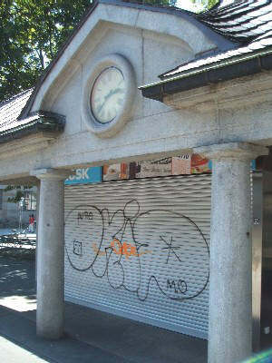 auto okid graffiti beim kiosk am heimplatz zürich beim kunsthaus und schauspielhaus zürich tramhaltestelle heimplatz