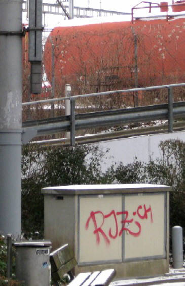 RJZ.CH graffiti tag Ecke Langstrasse und Zollstrasse Zürich West. Revolutionäre Jugend Zürich