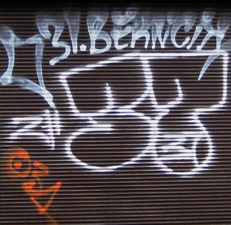 031 GANG BERN CITY GRAFFITI IN ZUERICH. 7. Februar 2010 RECLAIM THE STREETS STRASSENPARTY