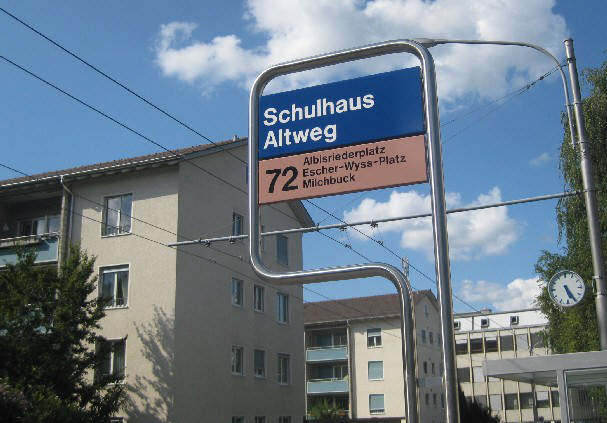 VBZ-Bushaltestelle Schulhaus Altweg Zürich-Albisrieden Kreis 10