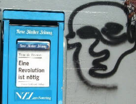 'EINE REVOLUTION IST NÖTIG'. Neue Zürcher Zeitung NZZ am Sonntag. Zeitungskasten. 'Eine Revolution ist nötig