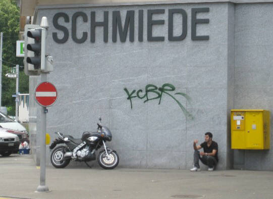 schmiede wiedikon zrich mit KCBR graffiti und BMW Motorrad