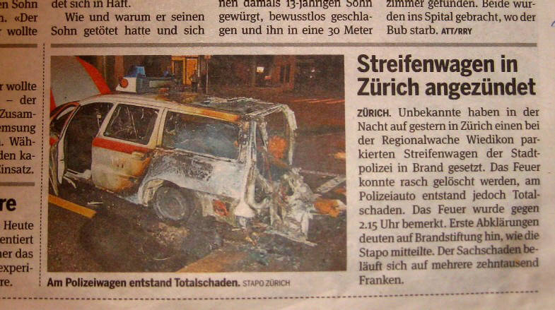 Anschlag auf Streifenwagen der Stadtpolizei Zrich bei Schmeide Wiedikon.  Polizeiauto angezndet und ausgebrannt. Hoher Sachschaden . Mrz 2010