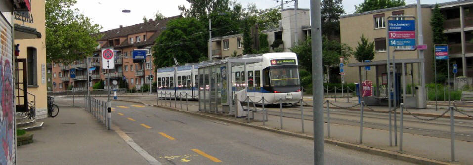 Tramhaltestelle Hirschwiesenstrasse Zrich-Unterstrass mit Tram Nummer 10