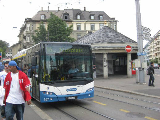 KREUZPLATZ ZRICH mit VBZ Bus Richtung Klusplatz