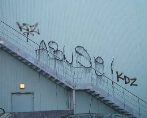 KDZ und ABUSE graffiti tags beim letzigrund stadion zrich