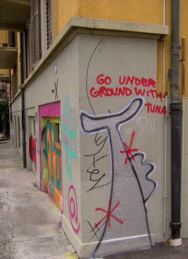 TUNA graffiti riedtlistrasse bei scheuchzerstrasse zürich-unterstrass. go underground with tuna