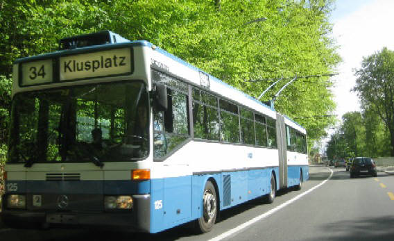 34er Bus. VBZ Züri-Linie Buslinie Nummer 34. Schlyfi Witikon. Witikonerstrasse Zürich Witikon.