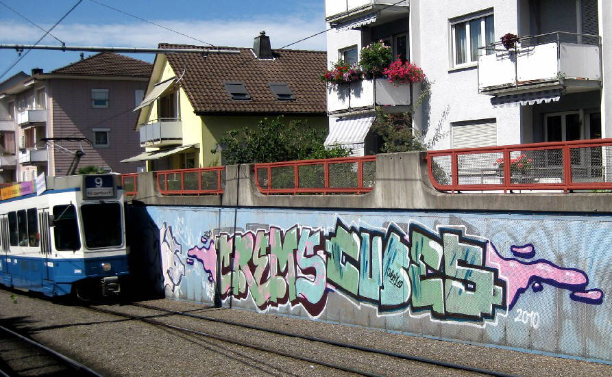 SCHWAMENDINGERPLATZ ZÜRICH CREMS CUBES graffiti zürich schwamendingerplatz